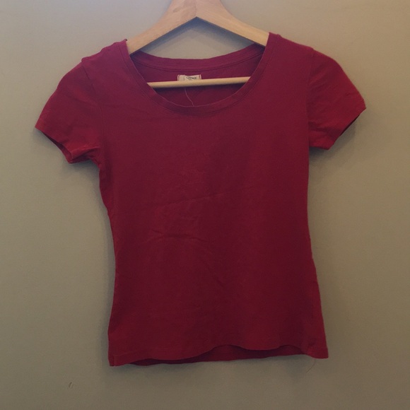 Red T-shirt - Picture 1 of 2